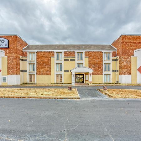 Hotel Oyo Townhouse Tulsa Woodland Hills Exterior foto