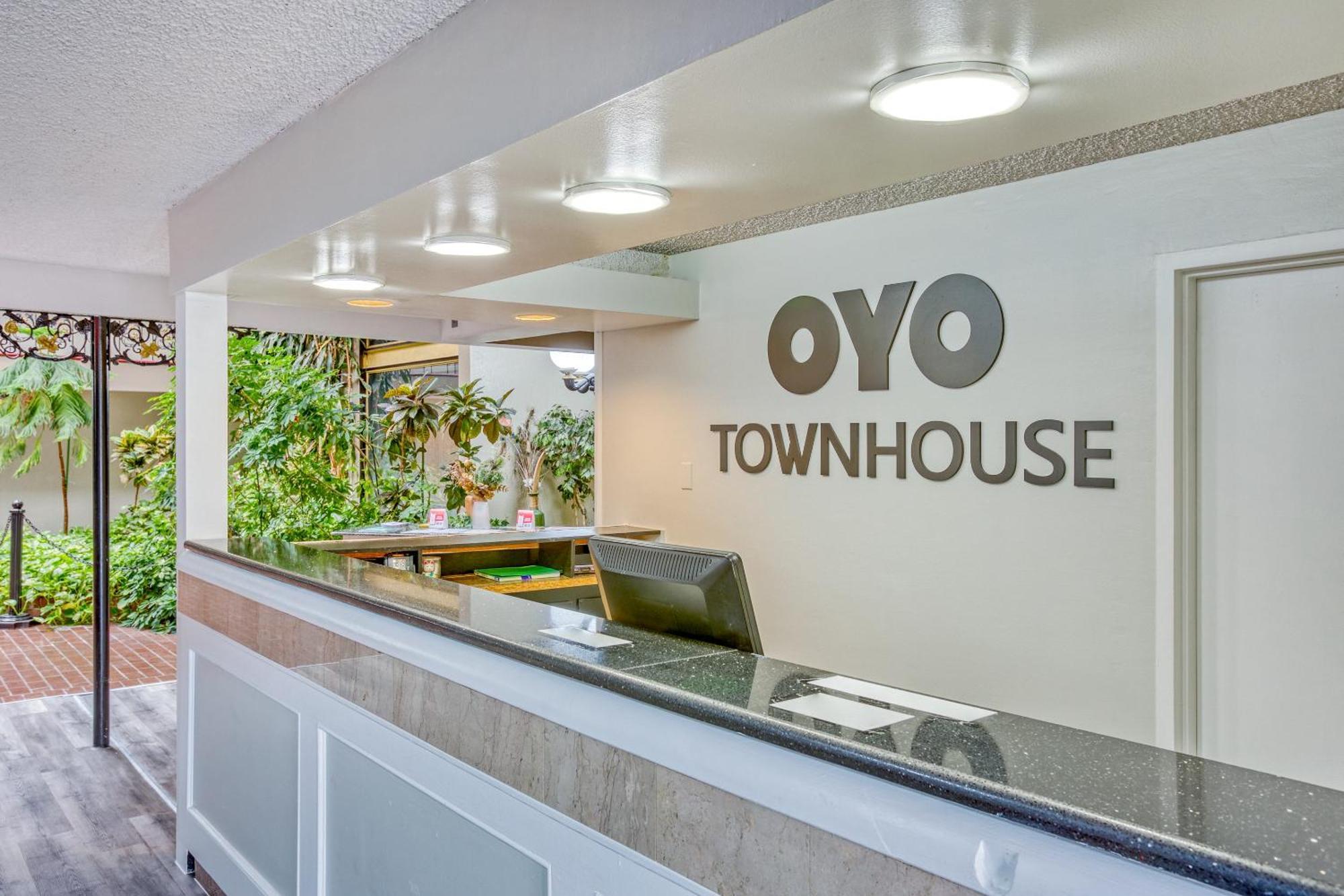 Hotel Oyo Townhouse Tulsa Woodland Hills Exterior foto