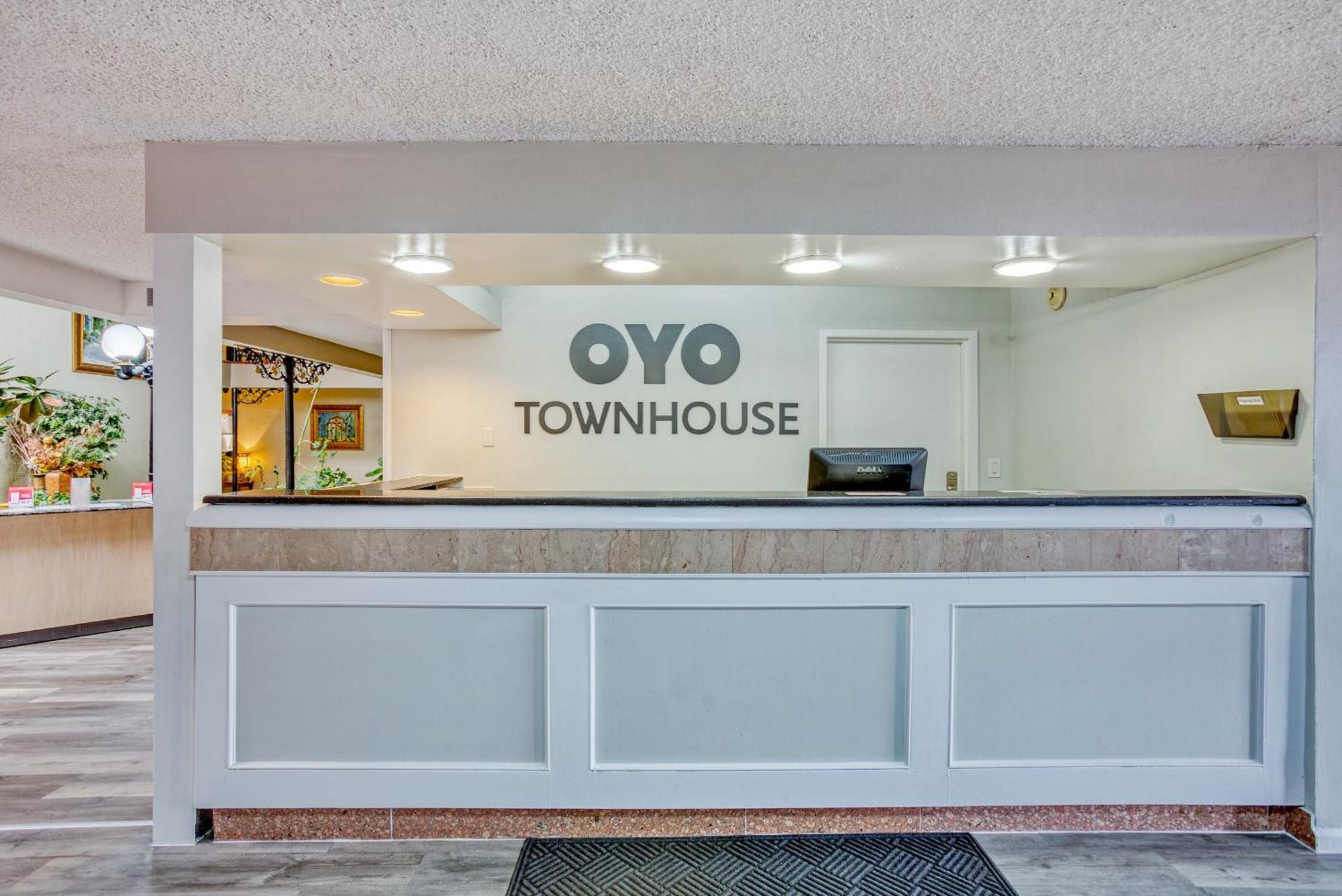 Hotel Oyo Townhouse Tulsa Woodland Hills Exterior foto