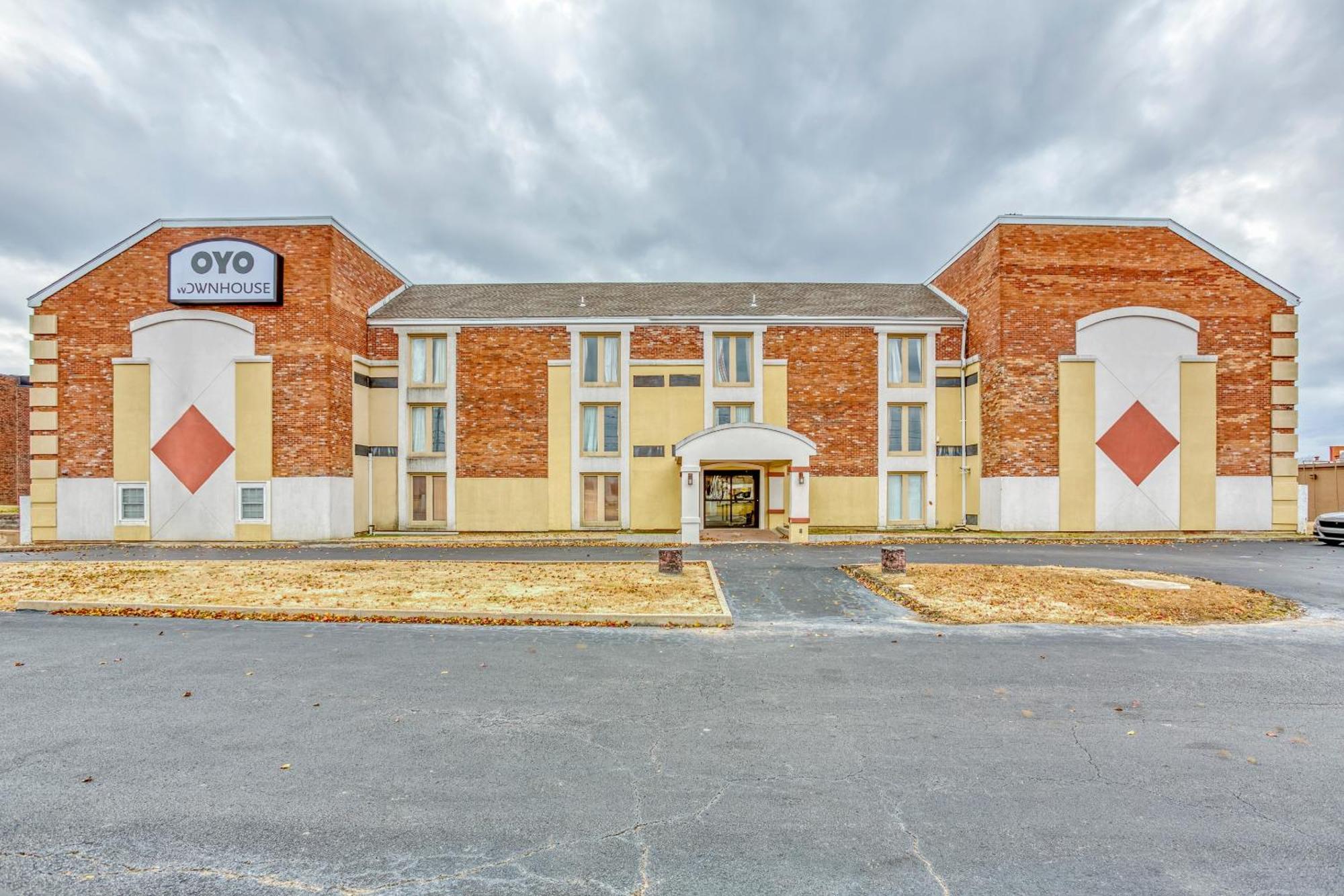 Hotel Oyo Townhouse Tulsa Woodland Hills Exterior foto